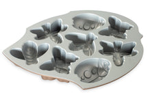 Moule à gâteau Nordic Ware Backyard Bugs Bundt en cuivre - 8 pièces