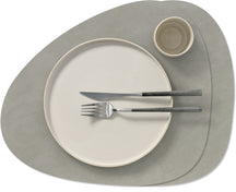 Sets de table LIND DNA Nupo - Cuir - Gris clair - Courbé - 44 x 37 cm - 2 pièces