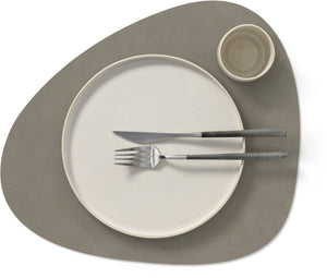 Sets de table LIND DNA Nupo - Cuir - Gris Flint - Courbé - 44 x 37 cm - 2 Pièces