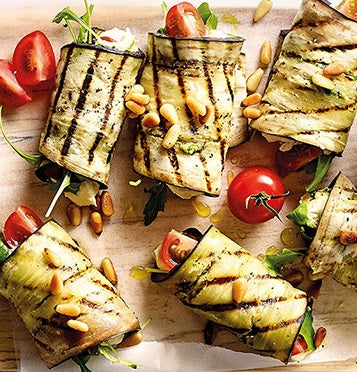 Aubergine rolletjes met hummus