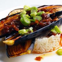 Aubergines au riz et sauces asiatiques