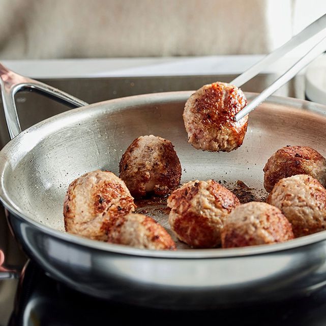 Cuisiner sainement avec une poêle en inox