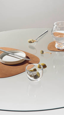 Sets de table LIND DNA Nupo - Cuir - Vert armée / Nature - Courbé - réversible - 44 x 37 cm - 2 pièces