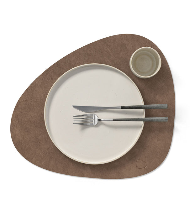 Sets de table LIND DNA Nupo - Cuir - Marron / Sable - réversibles - Courbés - 44 x 37 cm - 2 Pièces