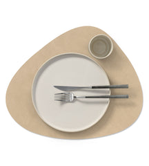 Sets de table LIND DNA Nupo - Cuir - Marron / Sable - réversibles - Courbés - 44 x 37 cm - 2 Pièces