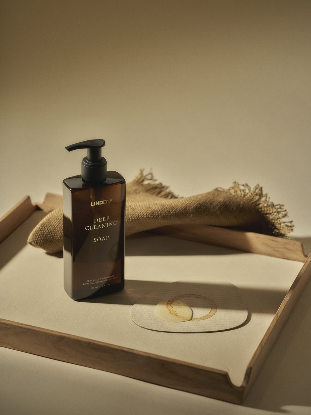 LIND DNA Nettoyant pour sets de table et sous-verres - Savon nettoyant en profondeur - 250 ml