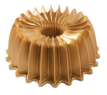 Moule à Bundt Brilliance Nordic Ware Tulband en or, ø 26 cm / 2,4 litres.