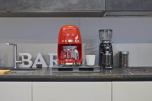 Cafetière SMEG - 1050 W - rouge - 1,4 litres - DCF02RDEU