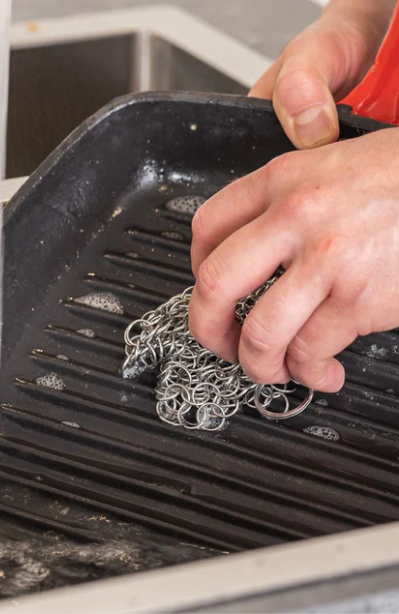 Comment enlever la rouille d'une poêle en fonte ?