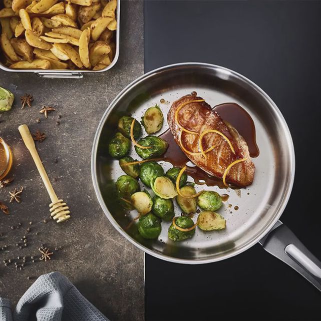 Avantages d'une poêle à frire en acier inoxydable