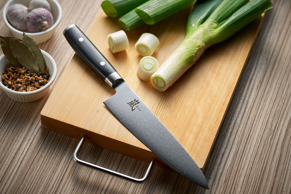 Couteau de chef Yaxell - 24 cm - acier damassé inoxydable 69 plis - manche en Micarta.