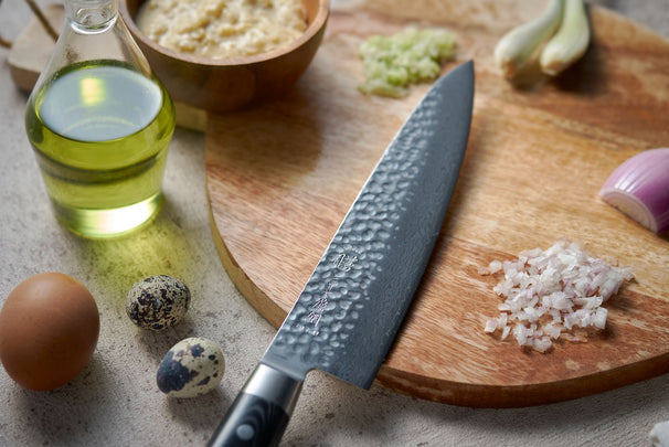 Couteau de chef Yaxell Zen 24 cm - Acier damassé inoxydable 37 plis - Manche en Micarta.