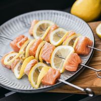 Brochettes de saumon fumé au citron