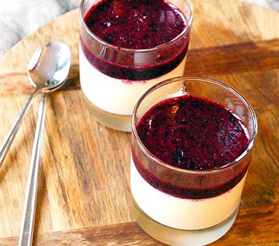 Panna cotta sans produits laitiers aux myrtilles