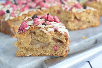 Gâteau aux flocons d'avoine, pêche et pomme