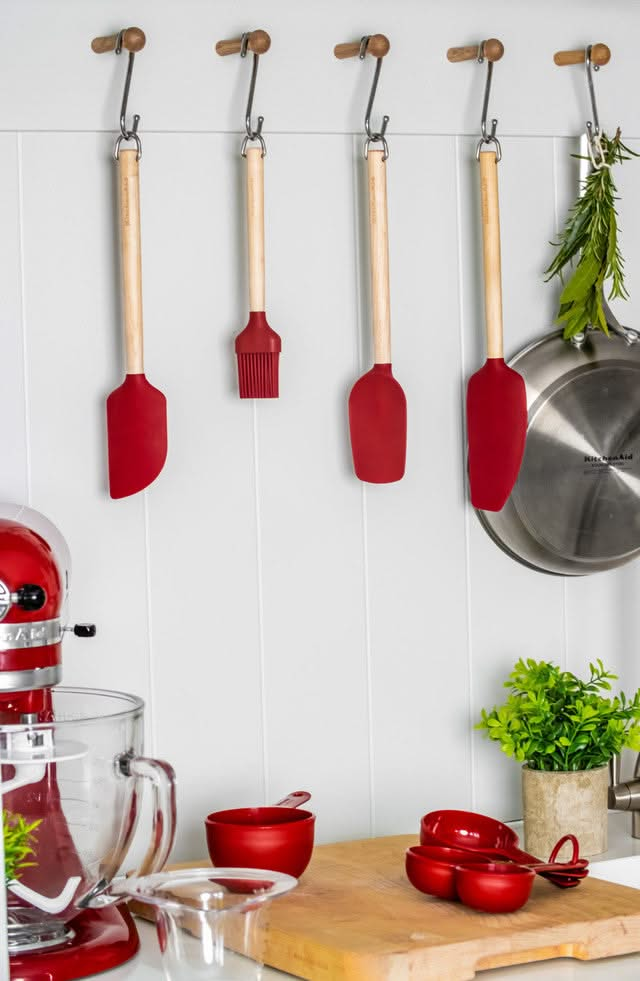 Spatule à pâtisserie KitchenAid Core Rouge Empereur en bois de bouleau de 32 cm