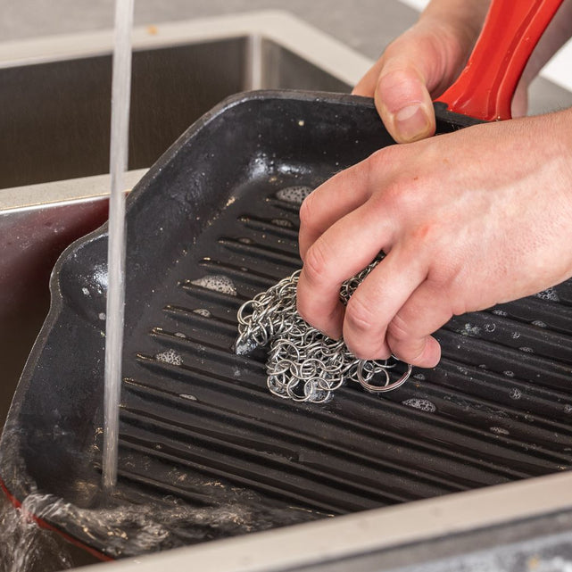 Comment enlever la rouille d'une poêle en fonte ?