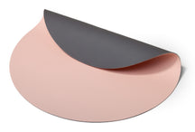 Set de table Jay Hill - Cuir végétalien - Gris / Rose - réversible - ø 38 cm