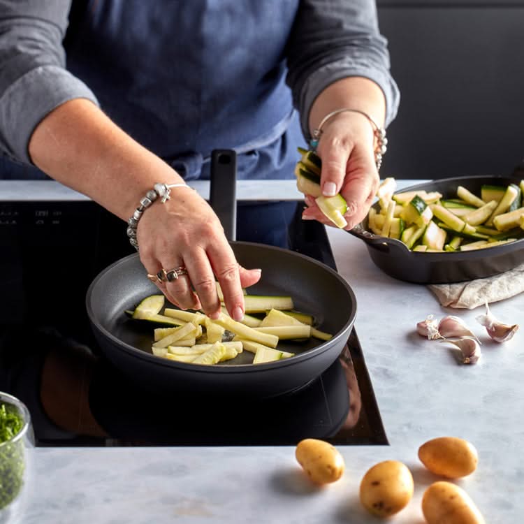 Poêle Demeyere Alu Comfort 3 Duraslide ø 30 cm - revêtement antiadhésif standard