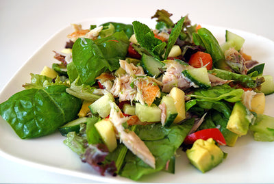 Salade de maquereau, concombre et avocat